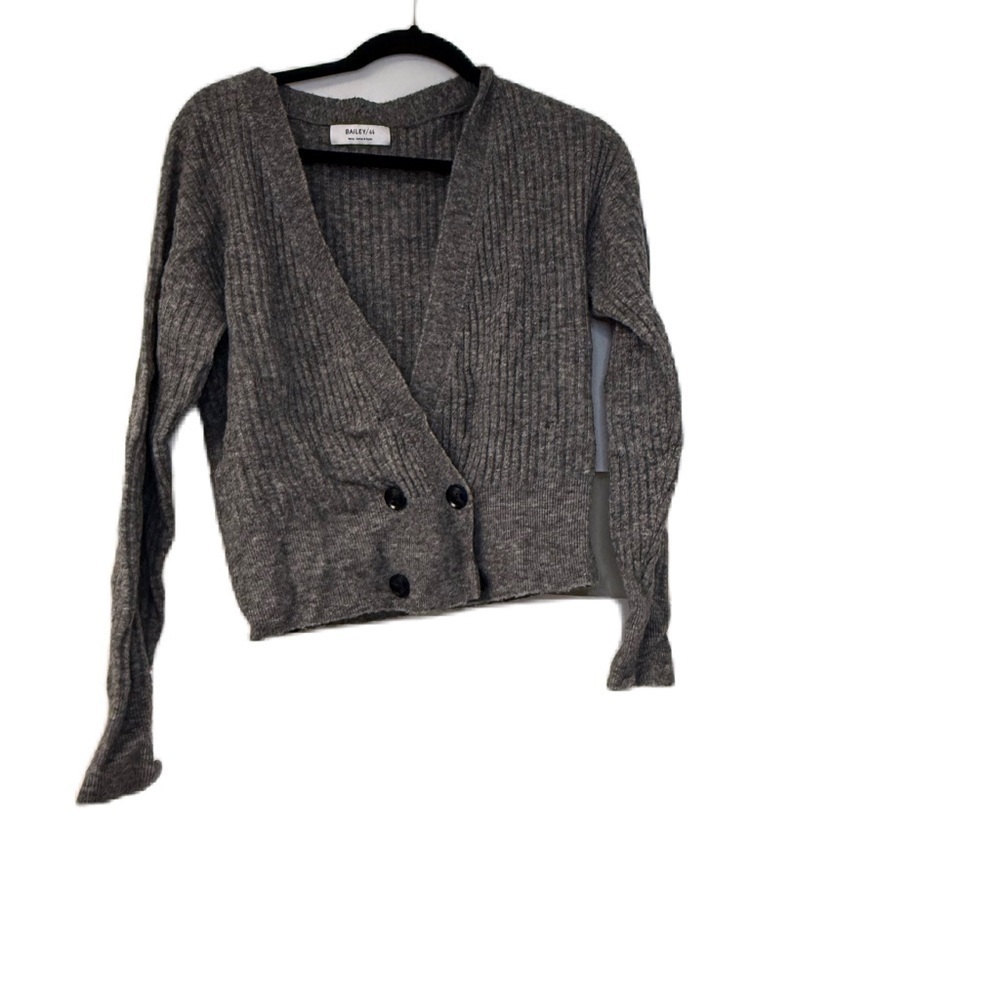 Bailey Gray Cropped Cardigan with V-neck and Long Sleeves XL